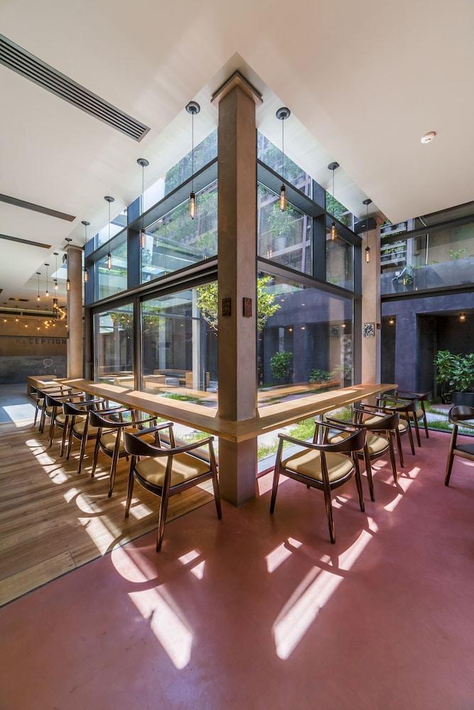Hotel Iota
